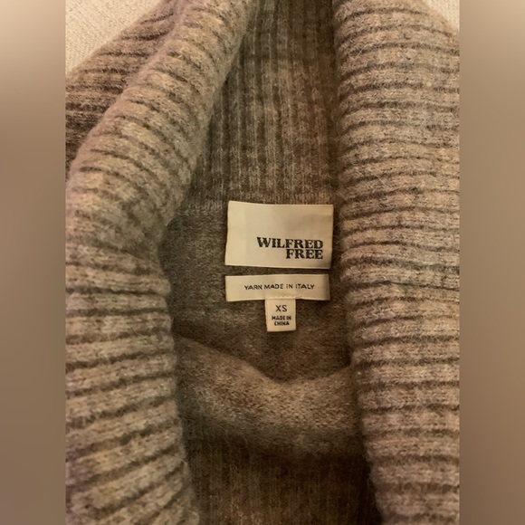 Aritzia Wilfred Free Faretta Off-Shoulder Sweater - Picture 7 of 8